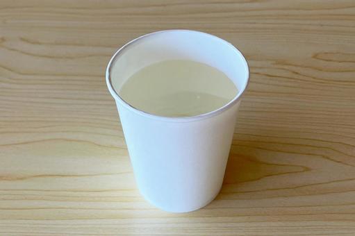 コップの水 水,透明,冷たいの写真素材