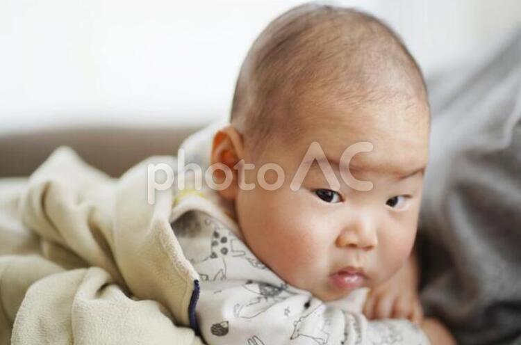 母親に抱かれた5ヶ月の赤ちゃん 赤ちゃん,女性,子供の写真素材