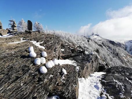 雪だるまと白銀の世界 雪だるまと白銀の世界 自然,白銀,山の写真素材