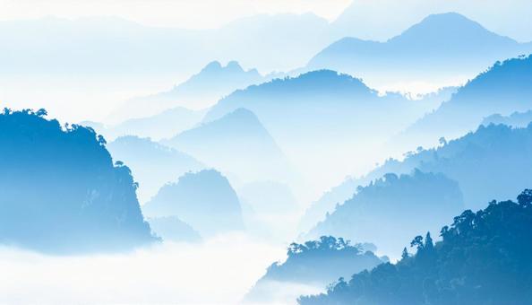 青色と白色の山々の風景 青色と白色の山々の風景の写真