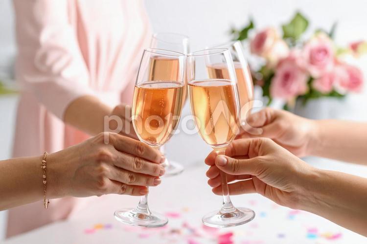 華やかなパーティーとシャンパンイメージ お酒,シャンパン,記念日の写真素材