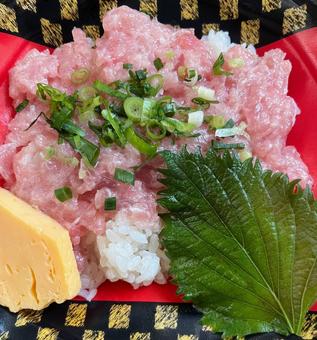 ネギトロ丼 ネギトロ丼 ネギトロ,卵焼き,ご飯の写真素材