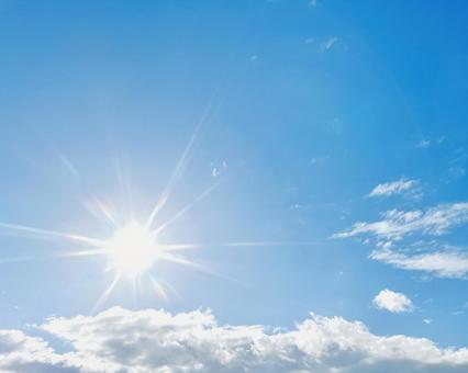 太陽と雲 太陽と雲の写真