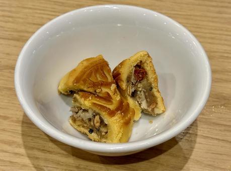 Cut mooncake, JPG