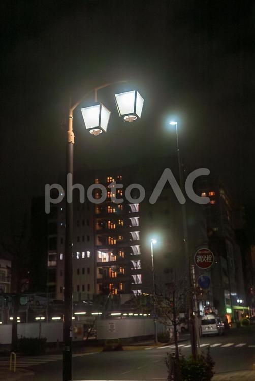 深夜のオフィス街 オフィス街,紅葉,夜道の写真素材