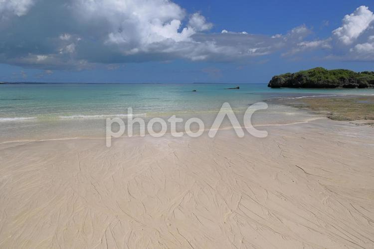 遠浅の海の風景 夏,砂,模様の写真素材