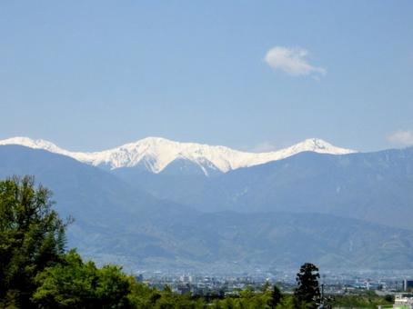 甲府盆地からの鳳凰三山の写真