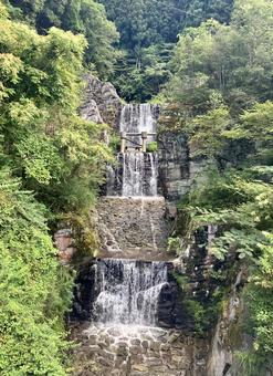 森の中の人工的な滝 森の中の人工的な滝 滝,森,人工の写真素材