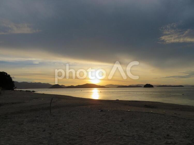 逗子ヶ浜の夕日 夕日,瀬戸内海,周防大島の写真素材