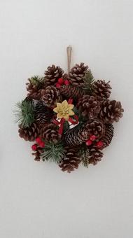 松ぼっくりのリース リース,松ぼっくり,クリスマスの写真素材