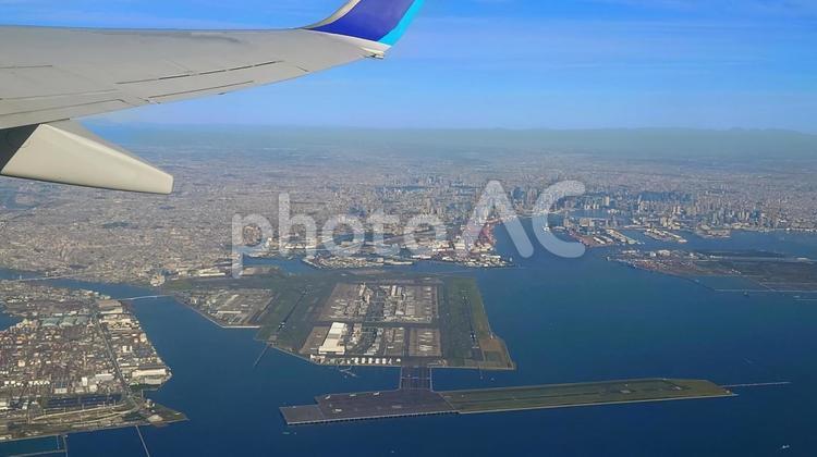羽田空港・東京国際空港上空　東京都大田区 羽田空港,滑走路,上空の写真素材