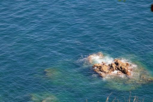 長崎の海と岩礁 長崎の海と岩礁の写真