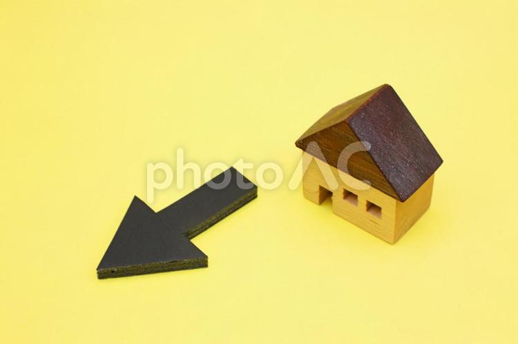 不動産価値下落のイメージ 不動産投資,投資,不動産の写真素材