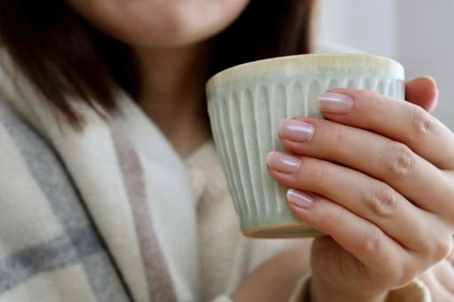 湯呑みを持つ女性 飲む,女性,コーヒーの写真素材