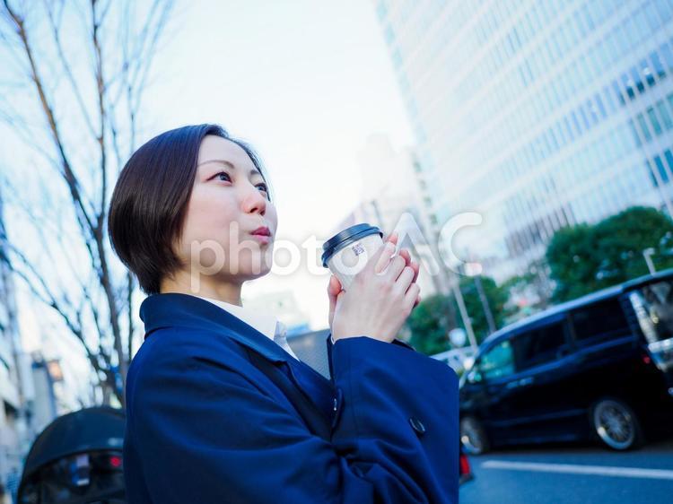 27：外出するビジネスウーマン 女性,女の子,人物の写真素材