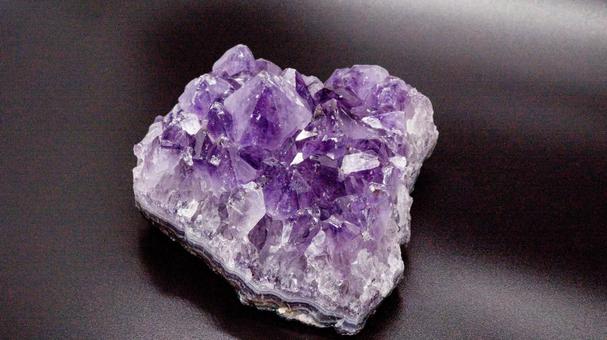 アメジストクラスター　癒しと浄化の結晶の写真