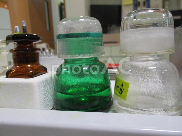 歯医者　イメージ 歯医者,アルコール,薬瓶の写真素材