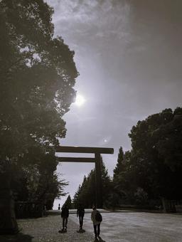 Monochrome Torii Worship, JPG Monochrome Torii Worship, JPG