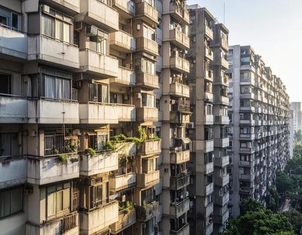 荒廃したマンション群 荒廃したマンション群の写真