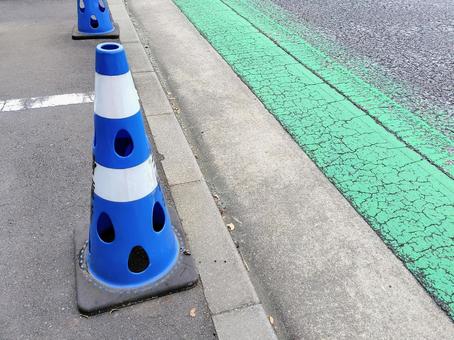 カラーコーン カラーコーン,パイロン,青の写真素材