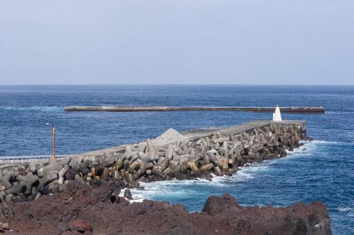 伊豆大島の波浮港突堤灯台 波浮港突堤灯台,波浮港,伊豆大島の写真素材