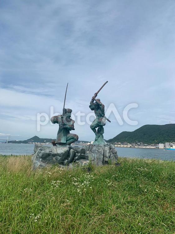 宮本武蔵・佐々木小次郎像 風景,自然,草の写真素材