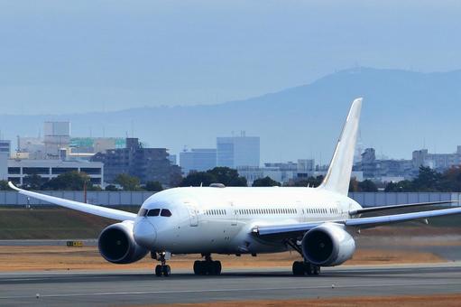 大阪国際空港で離発着する旅客機 大阪国際空港で離発着する旅客機 大阪国際空港,伊丹空港,旅客機の写真素材