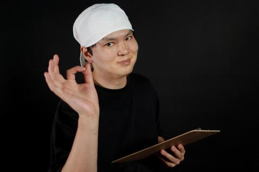 白いタオル帽の男性 白いタオル帽の男性 男性,タオル帽,白いタオルの写真素材