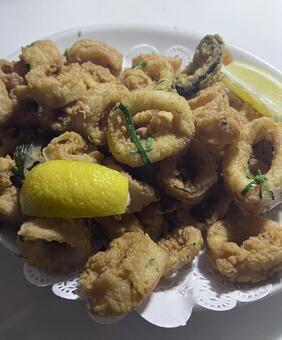 レモン添えフライドカラマリ＆ハラペーニョ カラマリ,フライ料理,海鮮フライの写真素材