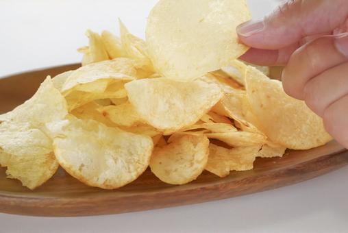 美味しそうなポテトチップス 美味しそうなポテトチップスの写真