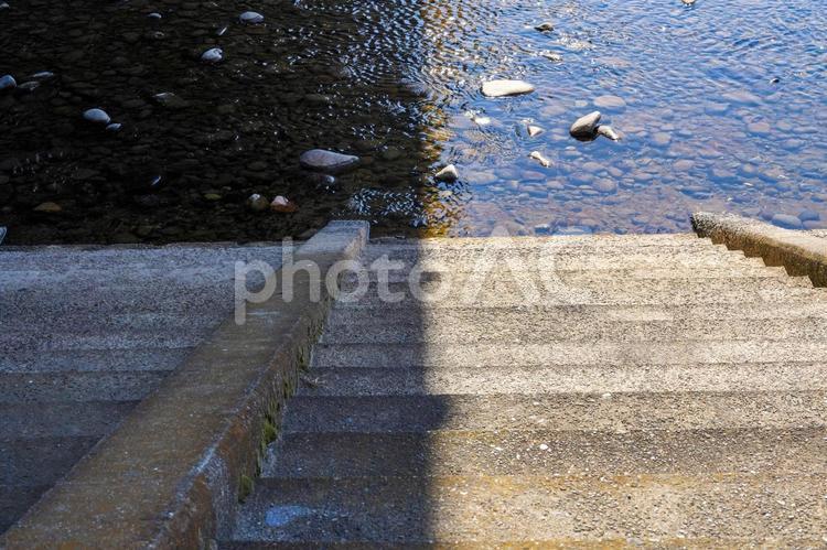 階段の光と影 光と影,階段,川の写真素材