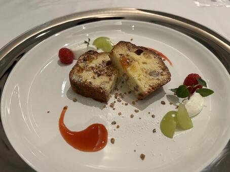 パウンドケーキプレート　デザート パウンドケーキ,スイーツ,デザートの写真素材