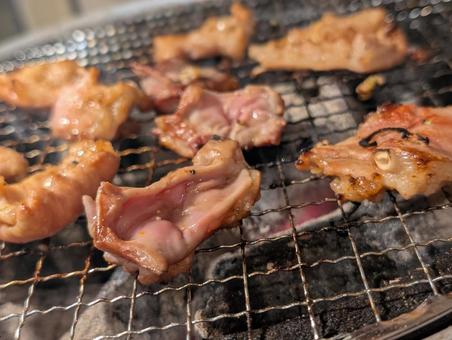 肉を焼く 肉を焼くの写真