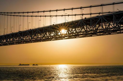 明石海峡大橋 明石海峡大橋 夕暮れ,橋,夕日の写真素材