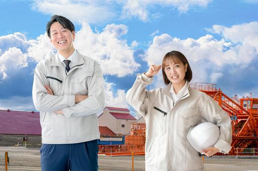 爽やかな青空と元気なスタッフ 爽やかな青空と元気なスタッフ 作業服,作業員,ヘルメットの写真素材