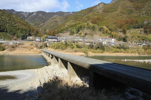 高知県越知町 片岡沈下橋 高知県越知町 片岡沈下橋 片岡沈下橋,沈下橋,橋の写真素材
