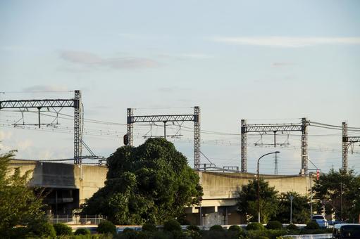 鉄道の送電線のある風景 鉄道高架,架線柱,電柱の写真素材