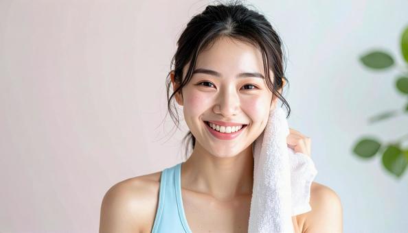 汗を拭く女性 汗を拭く女性の写真