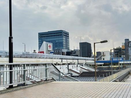 上野周辺 歩道橋 早朝の街並み 上野周辺 歩道橋 早朝の街並みの写真