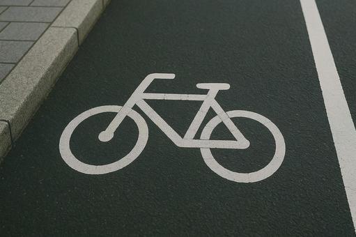 自転車レーンと歩道 自転車レーンと歩道の写真