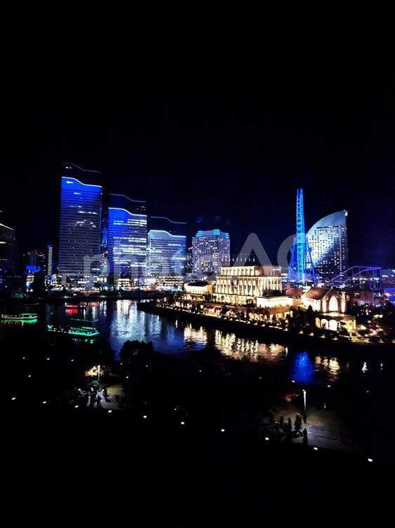 横浜の夜景（ハイコントラスト･青） 夜景,横浜,観覧車の写真素材