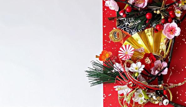 正月飾りと年賀状背景 白と赤の和紙 正月飾りと年賀状背景 白と赤の和紙の写真