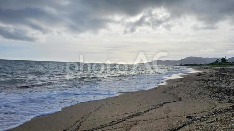 曇り空の沖縄の海 曇り,ビーチ,海の写真素材