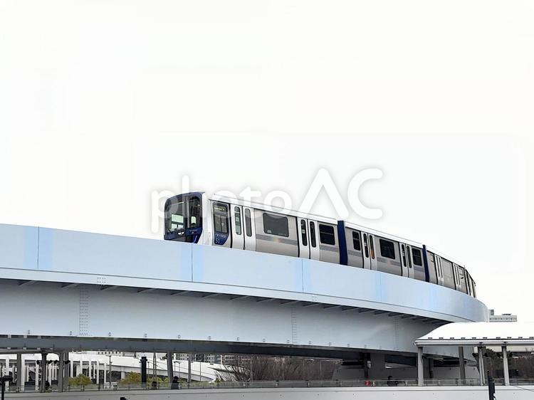 カーブを走行するゆりかもめ ゆりかもめ,新交通,電車の写真素材