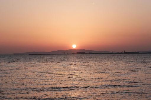 海に沈む夕日 海に沈む夕日の写真