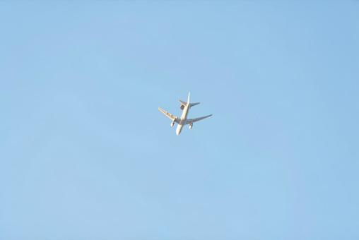大空を飛ぶ自衛隊の飛行機 大空を飛ぶ自衛隊の飛行機 e767,早期警戒管制機,自衛隊機の写真素材