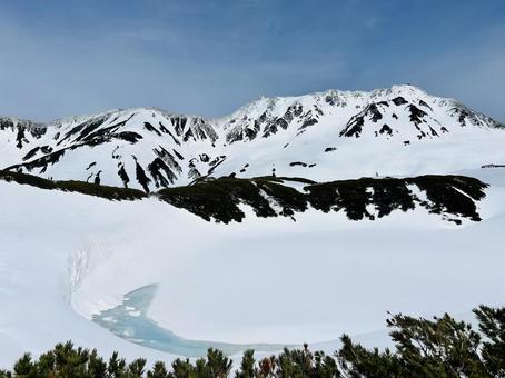 Spring at Mt. Tateyama and Mikurigaike Pond, JPG