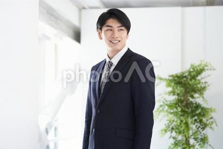笑顔の日本人男性ビジネスマン ビジネスマン,男性,笑顔の写真素材