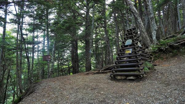 鳳凰三山登山道 鳳凰三山登山道 登山,鳳凰三山,鳳凰山の写真素材
