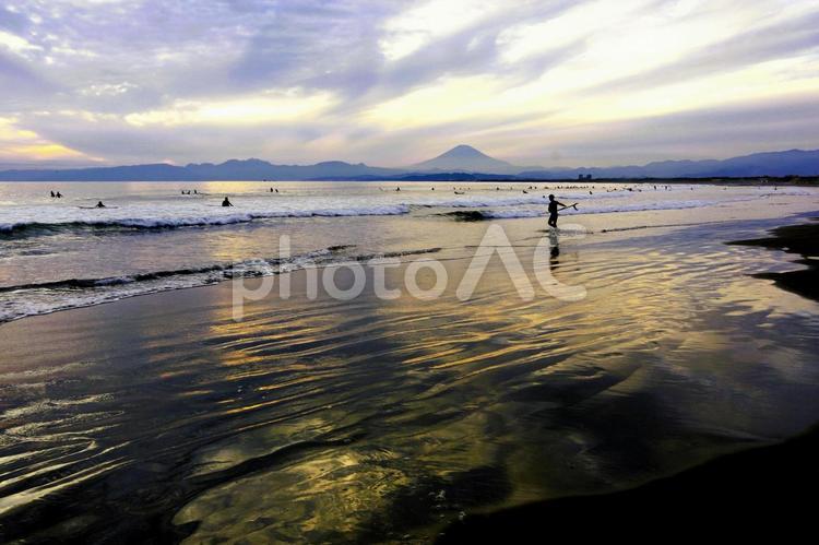 湘南の夕暮れ 湘南,鵠沼海岸,海の写真素材